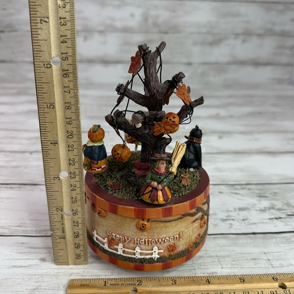 Spooky Hollow Halloween Musical Figurine 2005 read description AS IS - Picture 4 of 6